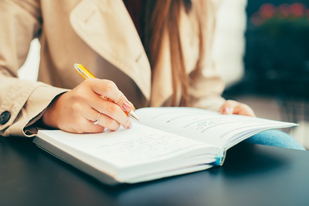 نوشتن وقایع روزانه به انگلیسی