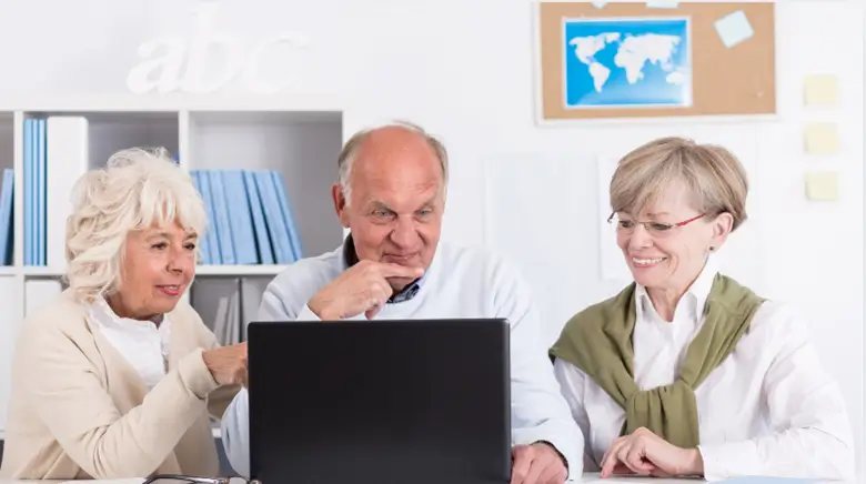 فعالیت های گروهی برای آموزش زبان به سالمندان